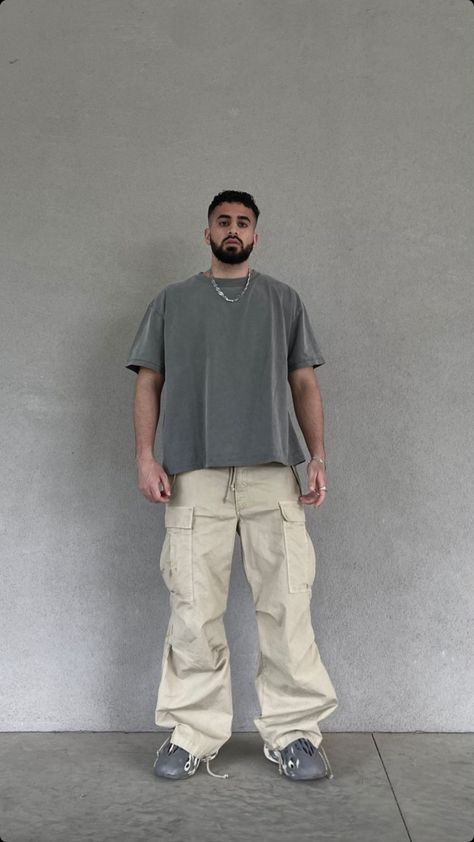 Moody Clothes, Runners Outfit, Minimal Streetwear, Foam Runner, Outfit Oversize, Streetwear For Men, Trendy Boy Outfits, Black Men Street Fashion, Streetwear Fits