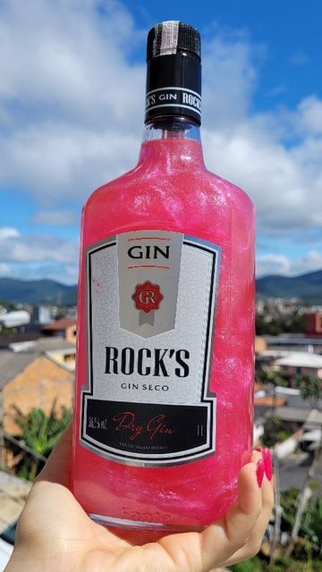 Drinks Com Gin, Gin Bebida, Festa Pink Party, Festa All Pink, Gin Rosa, Teen Doctor, Fantasy Party, Gin Drinks, Cute Gift Boxes