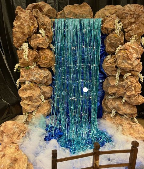 Enchanted Forest Prom Decorations Diy, Fake Waterfall Diy, Fake Waterfall Decoration, Waterfall Decoration Ideas, Waterfall Set Design, Enchanted Forest Parade Float, Fairytale Decorations Enchanted Forest, Enchanted Forest Props, Waterfall Diy Decoration