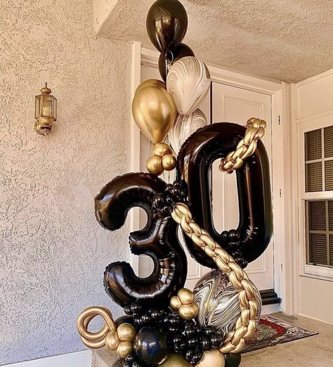 Black And Gold Balloon Bouquet, 40th Birthday Balloons, Balloon Tower, Black And Gold Balloons, Balloon Chain, Baby Balloon, Birthday Themes For Boys, Diy Balloon Decorations, Balloon Stands