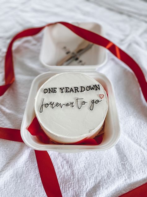 1 Year Down Forever To Go, 1 Year Wedding Anniversary Party Ideas, 1year Anniversary Cake Ideas, Cake Dedication For Boyfriend, Happy 1 Year Anniversary Cake, 1 St Anniversary Cake, 1 Year Anniversary Bento Cake, One Year Anniversary Cake Ideas, Aniversary Cakes Designs Simple