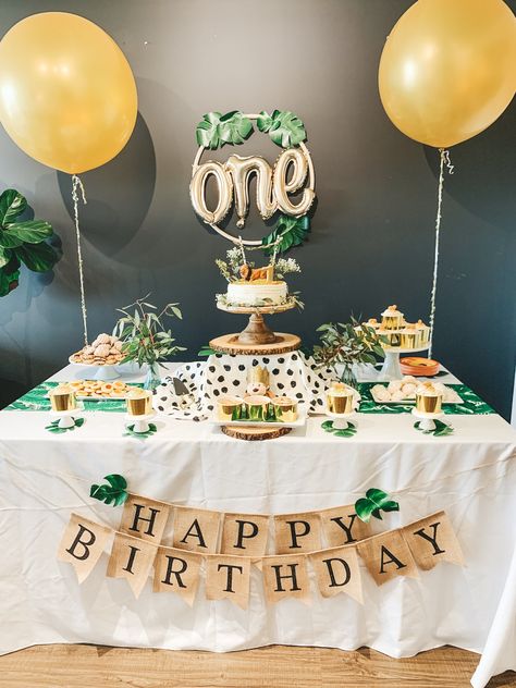 Simple Wild One Birthday Party, Safari Birthday Party Simple, Birthday Mom Outfit Party Ideas, First Birthday Themes Wild One, 1st Birthday Party Jungle Theme, 1st Birthday Party Safari Theme, Lion Themed 1st Birthday Party, Lion Birthday Decorations, Wild One Party Table Decor