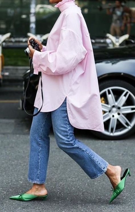 Casual Chique Stijl, Style Casual Chic, Purple Jeans, Looks Street Style, Mode Inspo, Looks Chic, Green Shoes, 가을 패션, Mode Vintage