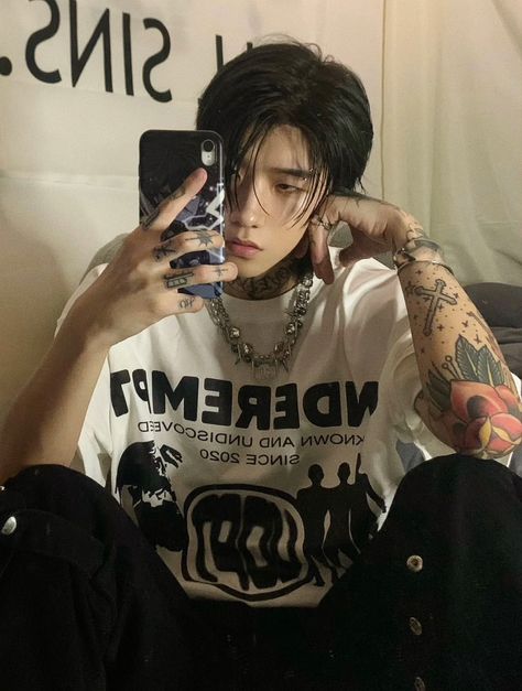 Asian Men On Instagram, Handsome Asian Men With Long Hair, Asian Guys With Tattoos, Douyin Men, Fine Asian Men, Asia Men, Grunge Guy, Chinese Guy, Collarbone Tattoos