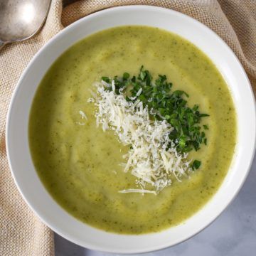 Easy Zucchini Soup, Soup With Cannellini Beans, Creamy Zucchini Soup, Soup And Stew Recipes, Zucchini Soup Recipes, Creamy Zucchini, Tiny Pasta, Tuscan Soup, Zucchini Soup