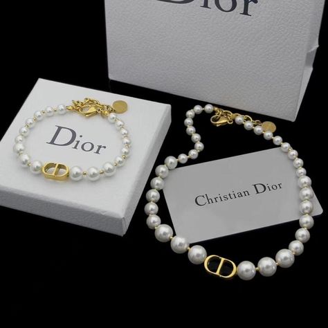 Dior Jewellery, Delicate Gold Jewelry, Fancy Watches, Expensive Jewelry Luxury, Luxury Jewelry Brands, Bridal Diamond Jewellery, Jewelry Accessories Ideas, Dior Jewelry, Expensive Jewelry