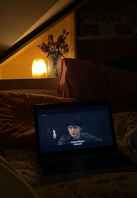 Harry Potter Movie Night Aesthetic, Harry Potter Night, The Fall Movie, Harry Potter Movie Night, Hp Movies, Comfort Movie, Harry Potter Movie, Bookstagram Inspiration, Me And Bae