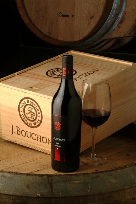 J. Bouchon.....Excellent Chilean wine!! Chilean Wine, Grapes And Cheese, Wine Photography, A Bottle Of Wine, Wine Food Pairing, Wine Wednesday, Drop Box, Wine Cheese, Bottle Of Wine