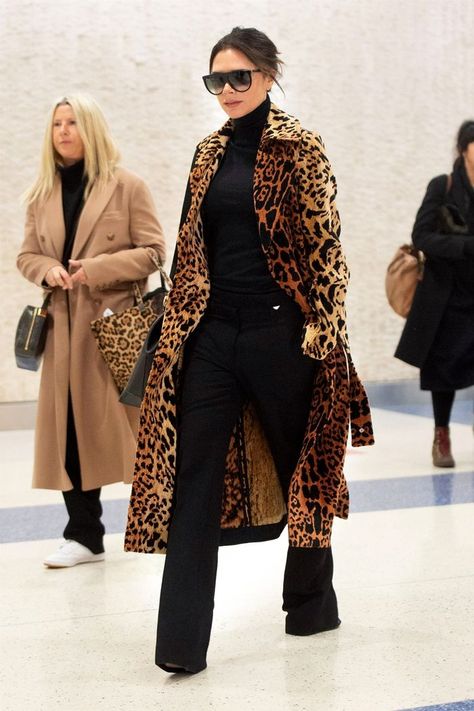 Celebrity Winter Coat, Simple Winter Outfits, Fall Fashion Coats, Victoria Beckham Style, Leopard Coat, Leopard Print Coat, Outfit Trends, Print Coat, Coat Outfits