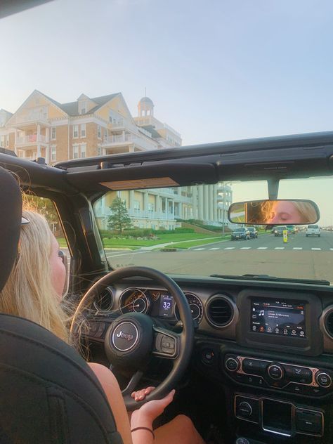 Cute Jeep Interior, Jeep Aesthetic Summer, Jeep Summer, Nauvoo Illinois, Dream Cars Jeep, Getaway Car, Dream Lifestyle, Summer Feeling, Jeep Life