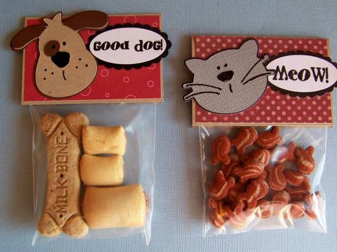 Puppy and Kitty Treats - Craft Show Items Kitty Treats, Christmas Fair Ideas, Christmas Craft Show, Christmas Bazaar, Craft Stalls, Christmas Craft Fair, Bazaar Ideas, Moving Gifts, Dog Crafts