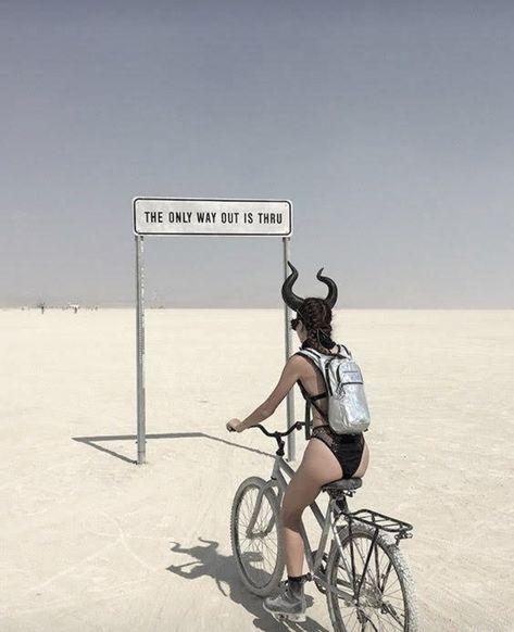 Burning Man Aesthetic, Burning Man Bike, Burner Girls, Burning Man Girls, Afrika Burn, Burning Man Art, Burning Men, Man Aesthetic, Festival Aesthetic