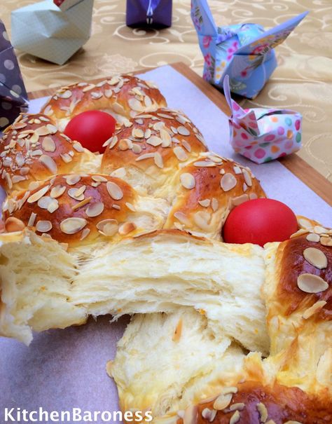 Tsoureki Greek Easter Bread – kitchenbaroness Tsoureki Recipe, Greek Easter Recipes, Greek Easter Bread, Greek Bread, Easter Bread Recipe, Appetizers Ideas, Puff Pastries, Mastic Gum, Easter Appetizers