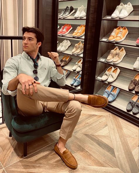 Khaki Shoes Outfit, Old Money Fall Outfit Men, Brown Suits For Men, Mens Formal Outfits, Fake St, Outfit Elegante, Logan Henderson, Polo Shirt Outfits, Army Images