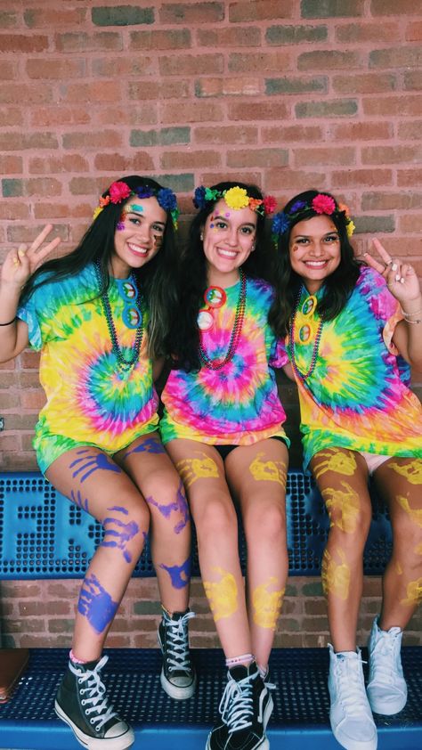 Tie Dye Spirit Day Outfit, 70s Tie Dye Outfit, Decades Day Spirit Week 70s Hippie, 70s Dress Up, Hippie Costume Diy, Decades Day Spirit Week, School Spirit Outfit, 70s Disco Outfit, Spirit Day Ideas