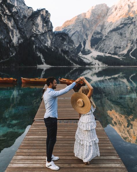 Visit the beautiful lago di Braies in the Dolomites UNESCO in Italy. This lake is absolutely incredible, the reflection of the mountains on the water North Italy, Gorgeous Places, Dolomites Italy, Toscana Italia, Beautiful Countryside, The Dolomites, Romantic City, Rotorua, Drone Photos