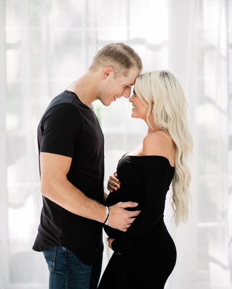 Studio Maternity Shoot, Maternity Studio Photoshoot, Baby Shower Gown, Pregnancy Photos Couples, Studio Photoshoot Ideas, Maternity Photography Studio, Maternity Photography Poses Pregnancy Pics, Couple Pregnancy Photoshoot, Maternity Photoshoot Outfits