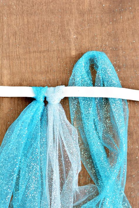 Elsa Diy, Tutu Diy, Tulle Skirt Tutorial, Tulle Crafts, Diy Dresses, No Sew Tutu, Disney Frozen Party, How To Make Tutu, Elsa Costume