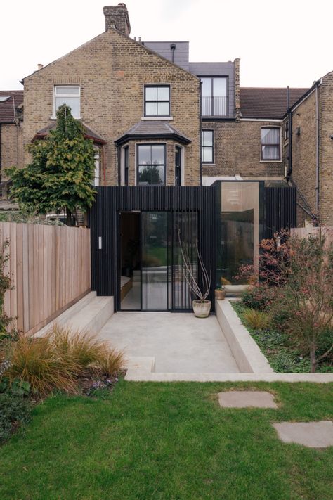 TSUBO HOUSE E5 - SHOOTFACTORY - LONDON LOCATION HOUSE Victorian Terrace Kitchen Extension, Terrace Kitchen Extension, Victorian Terrace Kitchen, Small Bay Window, Modern Kitchen Extensions, Japanese Courtyard, Terrace Kitchen, Victorian Terrace House, London Houses