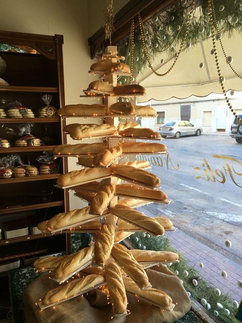 Panaderias Vintage Ideas, Bakery Shop Interior, Bread Display, Bakery Shop Design, Bakery Store, Bakery Interior, Bakery Design Interior, Decoration Vitrine, Bread Shop