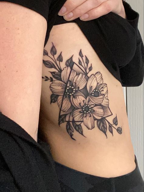 Rib Flower Tattoos For Women Side Tat, Ribcage Cover Up Tattoos For Women, Side Tattoos Women Cover Up, Flower Side Tattoos Women Ribs, Side Tattoos Women Ribs Cover Up, Rib Cage Cover Up Tattoos For Women, Geometric Rib Tattoo, Cover Up Rib Tattoos For Women, Side Tattoo Cover Up Ideas