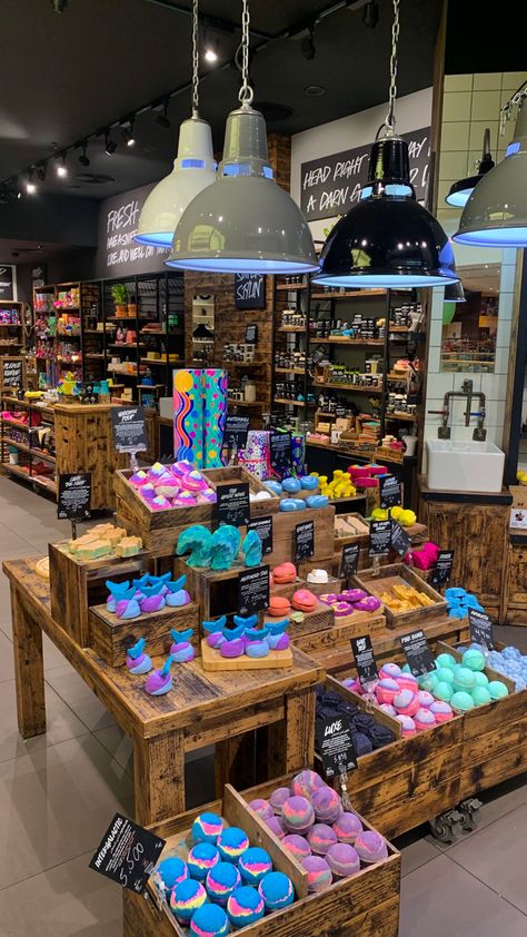 Just some cute bathbombs and skin/hair care products. #lush #lushcosmetics #aesthetic #color #skincare Bath Essentials Aesthetic, Lush Cosmetics Aesthetic, Lush Bathbomb Aesthetic, Lush Products Aesthetic, Bathbomb Aesthetic, Bath Vibes, Lush Aesthetic, Lush Shop, Hismile Teeth Whitening