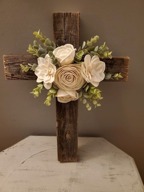 Easter Decoration Ideas, Minwax Stain Colors, Wooden Cross Crafts, Church Altar Decorations, First Communion Decorations, Communion Decorations, Minwax Stain, Cross Wreath, Cross Crafts