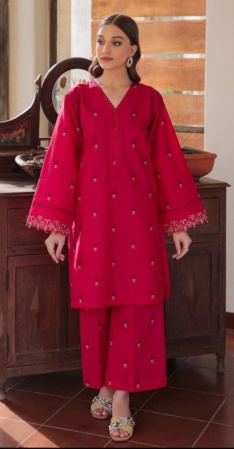 Pakistani Casual Wear Simple Salwar Kameez, Classy Pakistani Outfits, Belt Shalwar Design, Pakistan Party Wear, Casual Pakistani Outfits Simple, Kurti Ideas, Style Outfits Summer, Simple Dress Styles, Summer Somewhere