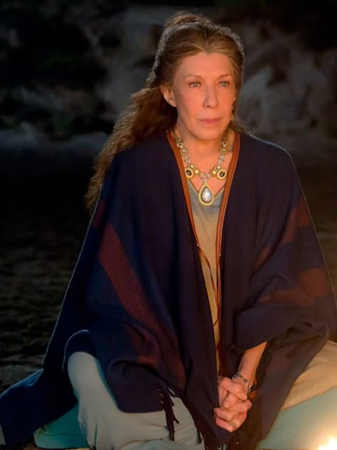 Grace and Frankie Frankie Clothing, Frankie Bergstein, Grace And Frankie, Lily Grace, Seventies Fashion, Boho Fashion Bohemian, Crazy Outfits, Jane Fonda, Hippie Outfits