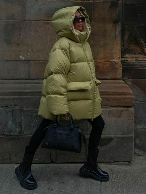 Puffer Coat Street Style, Outfits For Work Winter, Work Winter Outfits, Outfits Ideas Winter, 2023 Winter Outfits, Puffer Coat Outfit, Winter Outfit Aesthetic, Basters, Street Style 2022