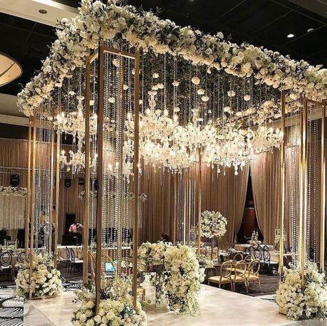 Wedding Setup, Wedding Hall Decorations, Indoor Wedding Ceremonies, Tafel Decor, Mandap Decor, Wedding Mandap, Wedding Stage Decorations, Wedding Hall, Stage Decorations