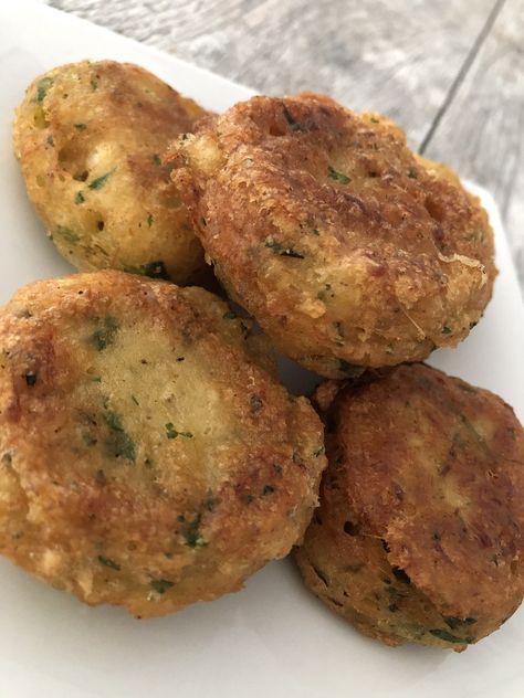 Bajan Fish Cakes (Salted Cod Fritters) - Mrs. Island Breeze Salt Fish Cakes Recipe, Bajan Fish Cakes Recipe, Fish Cake Recipe, Cod Fritters, Cod Fish Cakes, Barbados Food, Salted Cod, Fish Cakes Recipe, Island Breeze