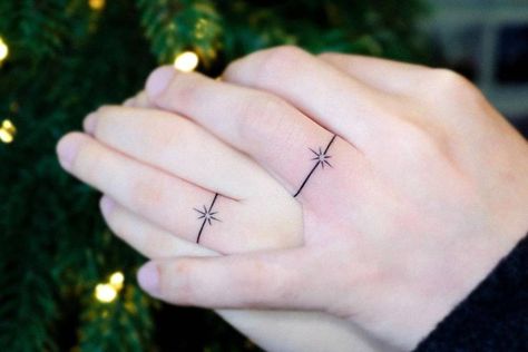 Sun Ring Tattoo, Simple Ring Tattoo, Matching Tattoos Finger, Diamond Ring Tattoo, Ring Tattoo Designs Wedding, Tattoo Rings Wedding, Ring Finger Tattoo For Women, Finger Ring Tattoo, Tattoo Wedding Ring