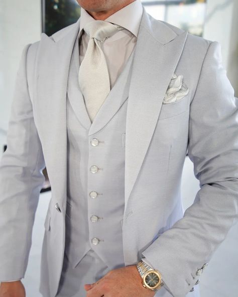 Best Mens Wedding Suits: 5 Ideas From Designers + Reels :heart: best mens wedding suits white jacket sebastian cruz #weddingforward #wedding #bride Wedding Suits White, Marriage Suits, Mens Wedding Suits, White Wedding Suit, White Tux, Wedding Tux, Best Man Wedding, Tan Suit, Dream Wedding Decorations