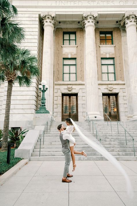 Wedding In Court House, Downtown City Wedding Photos, Courthouse Couple Photos, Downtown Tampa Elopement, Elopement Photo Inspiration, Courthouse Wedding Vintage, Court House Wedding Photos Ideas, Courthouse Wedding Photo Shoot, Court House Wedding Pics