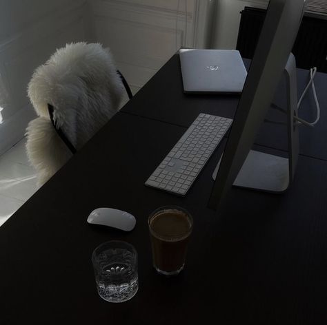 Work Aesthetic Office Dark, Business Desk, Work Aesthetic, Work Cafe, Cute Office Decor, Dark Aesthetics, Learning Materials, Conscious Living, Cute Office