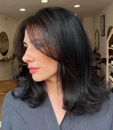 Medium Blowout Hairstyle with Flipped-Up Ends Medium Blowout, Flip Ends Hairstyle, Blowout Hairstyle, Retro Haircut, Straight Eyebrows, Hair Adviser, Bangs With Medium Hair, Elegant Wedding Hair, Blowout Hair