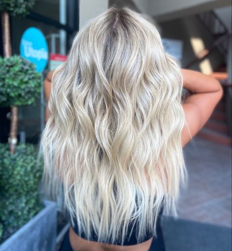 More about Babylights, root shadow, root smudge and balayage. #blondehaircolor #blondehair #blondehairstyles Rooty Blonde, Root Shadow, Root Smudge, Blonde Hair Goals, Blonde Hair With Roots, Bright Blonde Hair, Summer Blonde Hair, Icy Blonde Hair, Cool Blonde Hair