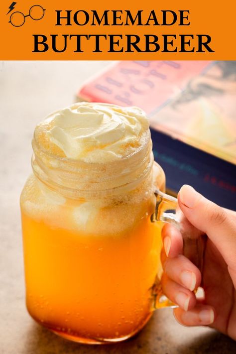 A female hand is holding a homemade butterbeer glass Butterbeer Recipe Nonalcoholic, Butterbeer Recipe Alcoholic, Harry Potter Butterbeer Recipe, Butter Beer Recipe, Alcoholic Butterbeer, Butter Beer Recipe Harry Potter, Homemade Butterbeer, Frozen Butterbeer, Harry Potter Butterbeer