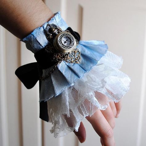 Steampunk Alice In Wonderland, Wonderland Dress, Alice In Wonderland Costume, Wonderland Costumes, Party Garden, Wrist Wrap, Wrist Cuffs, Gothic Lolita, Mode Vintage