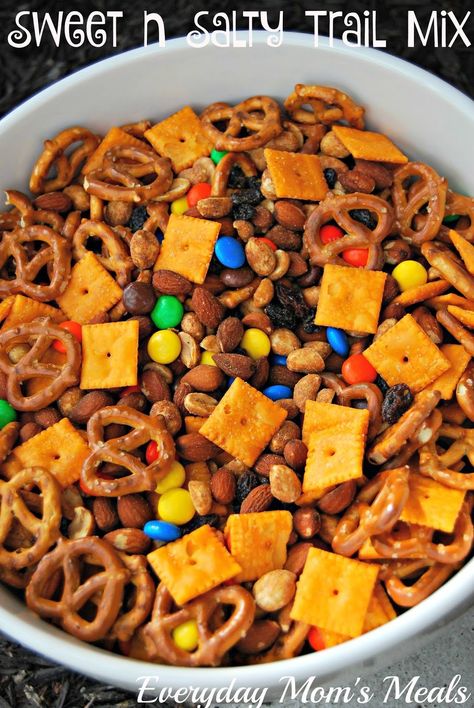 Small Gathering Snacks, Fun Trail Mix Recipes, Summer Trail Mix Recipes, Sweet And Salty Trail Mix Recipes, Kids Chex Mix Ideas, Trial Mix Recipe, Best Trail Mix Recipe, Summer Snack Mix Ideas, Trail Mix Recipes For Kids