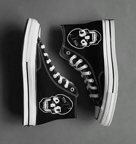 Custom Converse Shoes, Vans Aesthetic, Pay Check, Skull Accessories, Skull Shoes, Preppy Shoes, Custom Converse, Tomboy Style Outfits, Emo Outfits