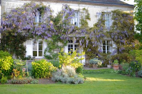 Houses Country, Sharon Santoni, Alan Titchmarsh, Country Garden Decor, My French Country Home, French Country Garden, Country Landscaping, French Country House, French Country Decorating