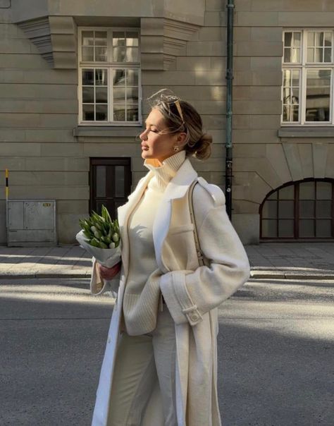 Bianca’s Lifestyle added a new photo. - Bianca’s Lifestyle How To Style A White Turtleneck, Style A White Turtleneck, Elegant Lifestyle, White Turtleneck, Modest Fashion Outfits, All Photos, Modern Fashion, Fall Winter Outfits, How To Style