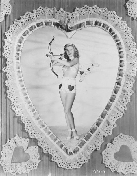 Moodboard Pink, Coney Island Baby, Manic Pixie Dream Girl, Heart Day, Retro Valentines, Valentine Photo, My Funny Valentine, Vintage Heart, Vintage Valentines