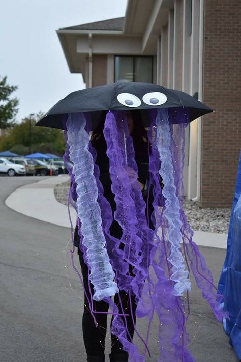 Jelly Fish!!! Carnaval Kids, Diy Costumes Kids Boys, Sew Halloween Costume, Jellyfish Costume, Halloween Costumes Kids Boys, Meme Costume, Theme Carnaval, Fish Costume, Candy Costumes