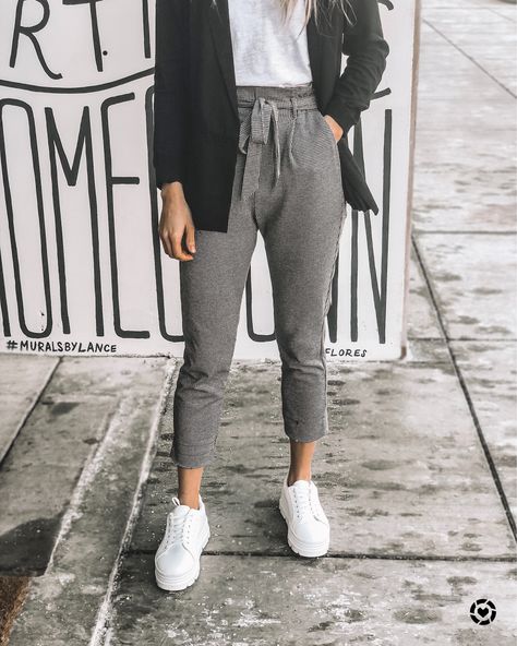 Paperbag Pants With Sneakers, Grey Paperbag Pants Outfit, Paperbag Trousers Outfit Work, Paperbag Trousers Outfit, Paperbag Pants Outfit, Young Teacher Outfits, Dynamite Clothing, Teacher Outfits Professional, White Converse Outfits