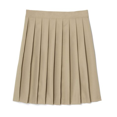 Pleated white skirt outfit