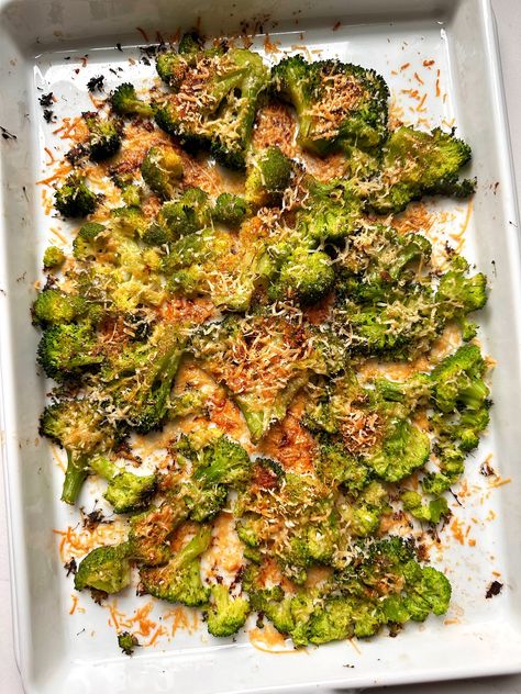 Crispy Smashed Parmesan Broccoli Broccoli Smashed Parmesan, Smashed Broccoli With Parmesan, Parmesan Crusted Broccoli, Smashed Broccoli, Crispy Broccoli, Smashed Sweet Potatoes, Broccoli Cheddar Chicken, Broccoli Side Dish, Delicious Broccoli