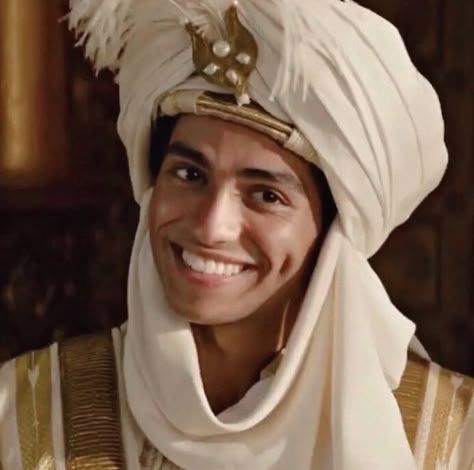 Aladdin Prince Ali, Aladdin Wallpaper, Prince Ali, Aladdin Live, Mena Massoud, Aladdin Costume, Disney Live Action Movies, Aladdin 2019, Disney Princesses And Princes